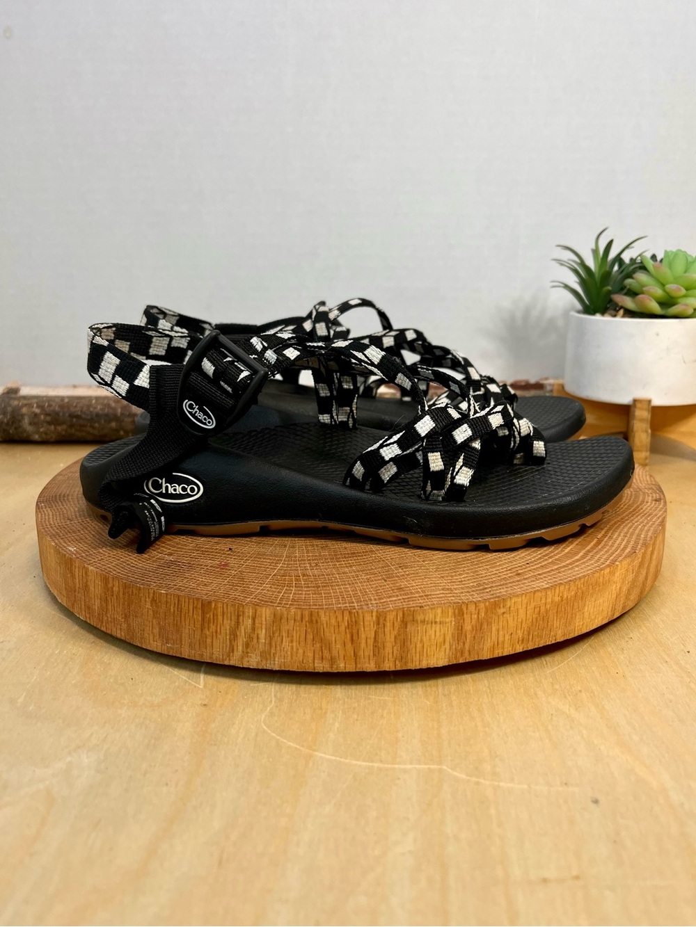Chaco Women's ZX/2 Classic Sandals Black/White Geometric Print Size 7